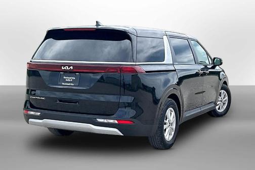 Aurora Black 2022 Kia Carnival LXS