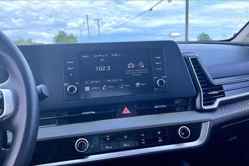 Snow White Pearl 2023 Kia Sportage LX
