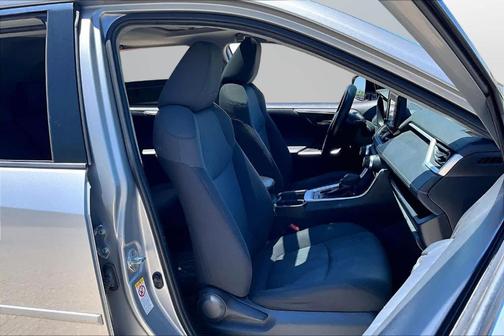 Silver Sky Metallic 2019 Toyota RAV4 XLE
