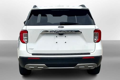 Star White 2022 Ford Explorer XLT