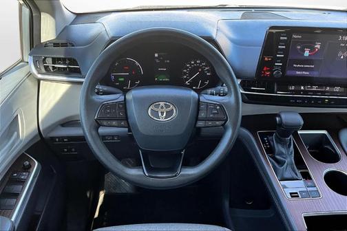 2022 Toyota Sienna LE