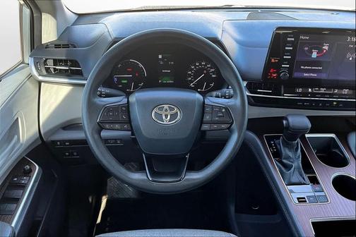 2022 Toyota Sienna LE