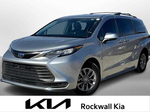2022 Toyota Sienna LE
