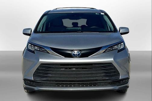 2022 Toyota Sienna LE