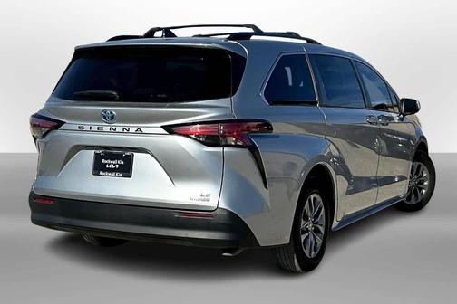 2022 Toyota Sienna LE