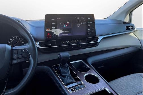 2022 Toyota Sienna LE