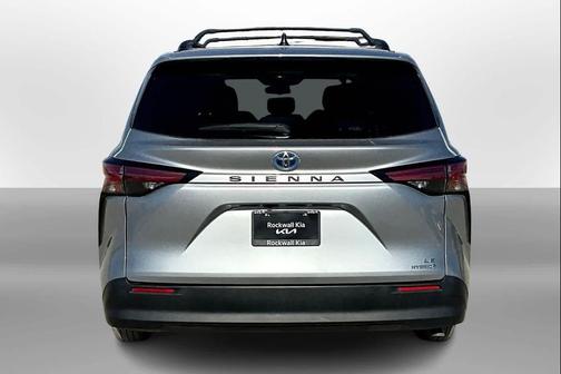 2022 Toyota Sienna LE