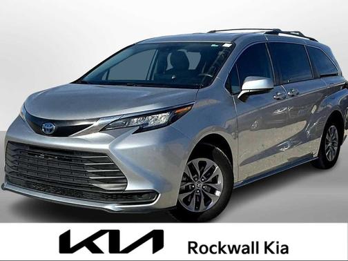 2022 Toyota Sienna LE