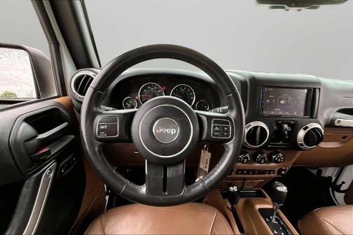 Bright White Clearcoat 2018 Jeep Wrangler JK Unlimited Sahara