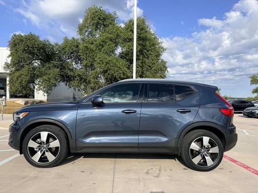 2021 Volvo XC40 T5 Momentum