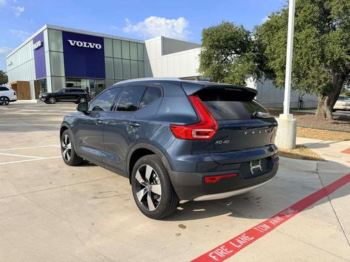 2021 Volvo XC40 T5 Momentum