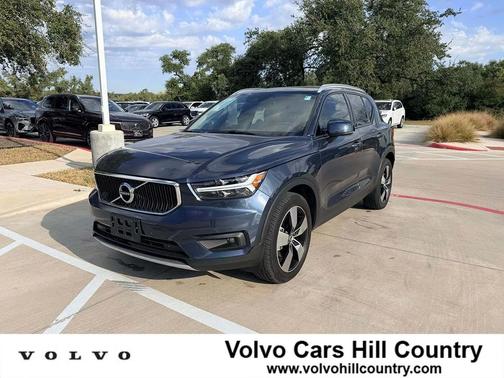 2021 Volvo XC40 T5 Momentum