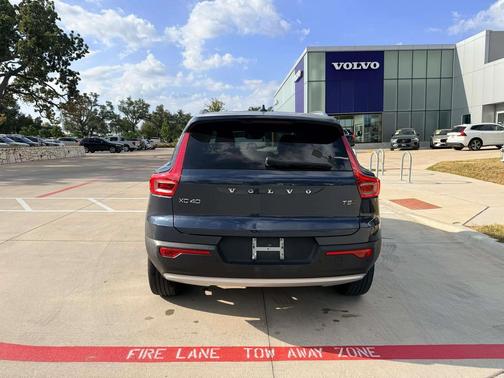 2021 Volvo XC40 T5 Momentum