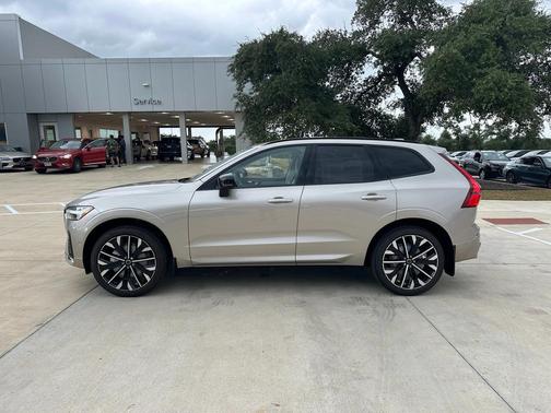 2026 Volvo XC60 B5 Ultra