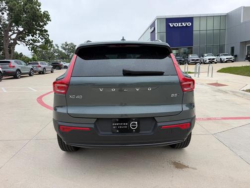 Forest Lake 2026 Volvo XC40 Plus, B5 AWD Gas (mild hybrid), Dark