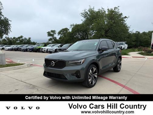 Forest Lake 2026 Volvo XC40 Plus, B5 AWD Gas (mild hybrid), Dark
