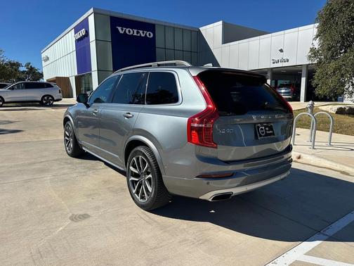 2018 Volvo XC90 T6 Momentum