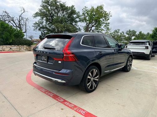2023 Volvo XC60 Recharge Plug-In Hybrid T8 Plus Bright Theme