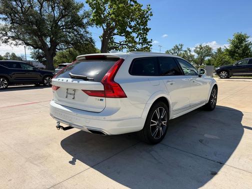 2018 Volvo V90 Cross Country T6