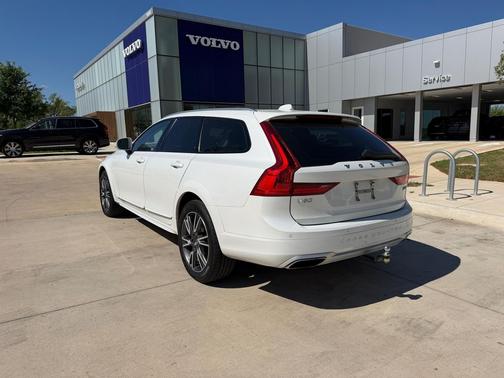 2018 Volvo V90 Cross Country T6