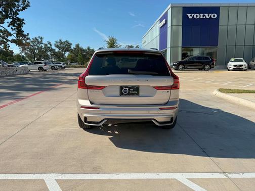 2026 Volvo XC60 B5 Ultra
