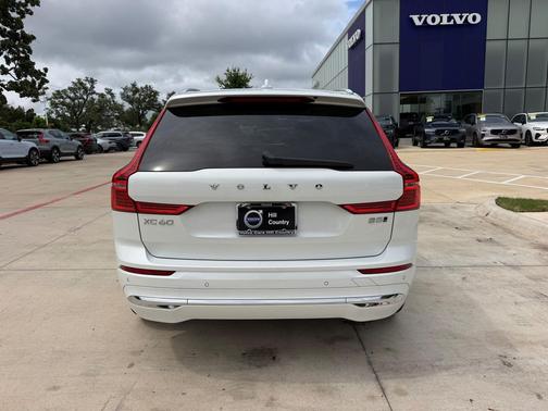 Crystal White Metallic 2023 Volvo XC60 B5 Plus Bright Theme