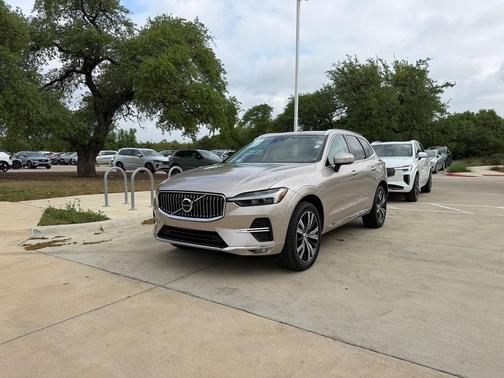 2023 Volvo XC60 B5 Plus Bright Theme
