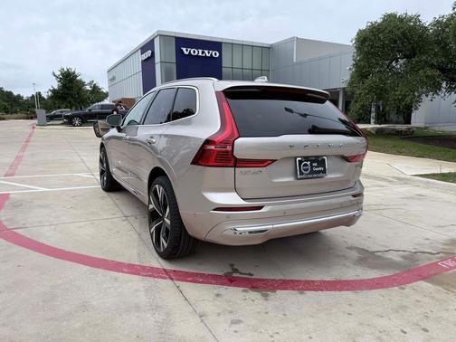 Bright Dusk Metallic 2023 Volvo XC60 B5 Plus Bright Theme