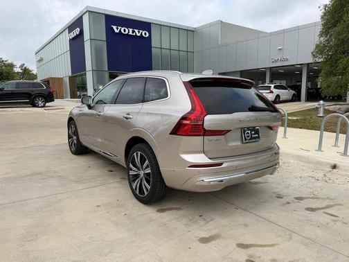 2023 Volvo XC60 B5 Plus Bright Theme