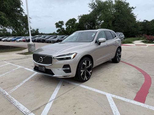 Bright Dusk Metallic 2023 Volvo XC60 B5 Plus Bright Theme