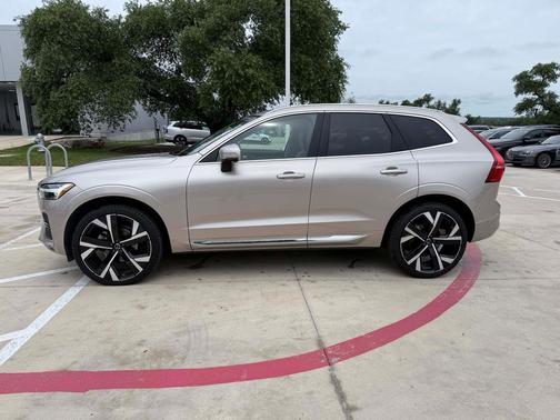 Bright Dusk Metallic 2023 Volvo XC60 B5 Plus Bright Theme