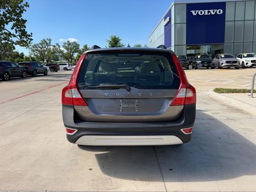 Oyster Gray 2011 Volvo XC70 3.2