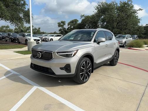 2024 Volvo XC40 B5 Ultimate Bright Theme