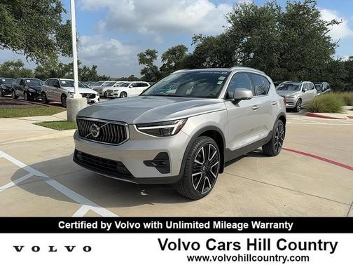 2024 Volvo XC40 B5 Ultimate Bright Theme