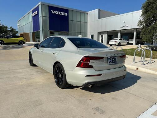 2020 Volvo S60 T5 Momentum