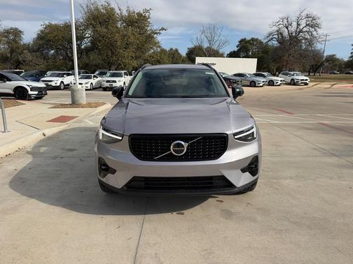 2026 Volvo XC40 Plus, B5 AWD Gas (mild hybrid), Dark