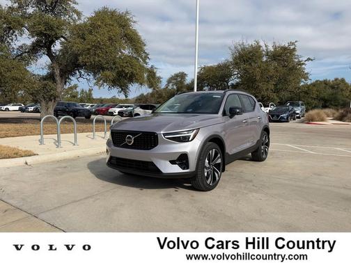 2026 Volvo XC40 Plus, B5 AWD Gas (mild hybrid), Dark