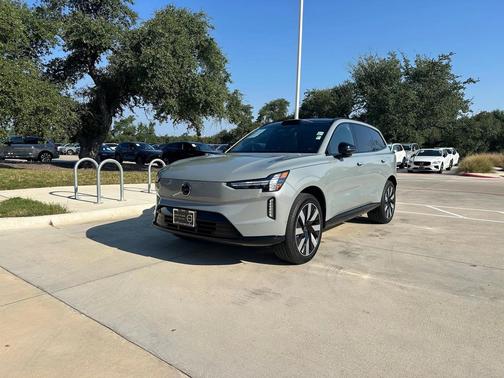 2025 Volvo EX90 Twin Motor Plus