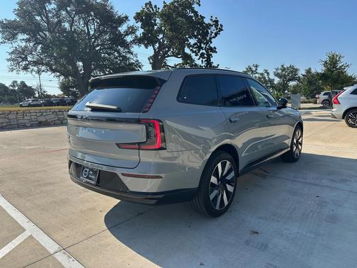 2025 Volvo EX90 Twin Motor Plus