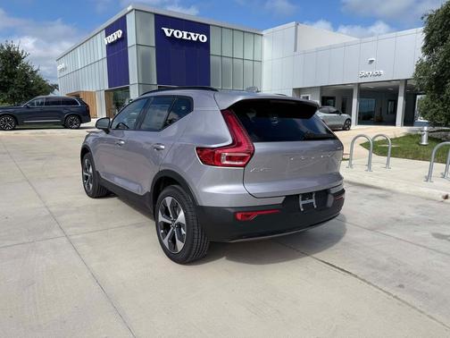 Aurora Silver 2026 Volvo XC40 Plus, B5 AWD Gas (mild hybrid), Dark