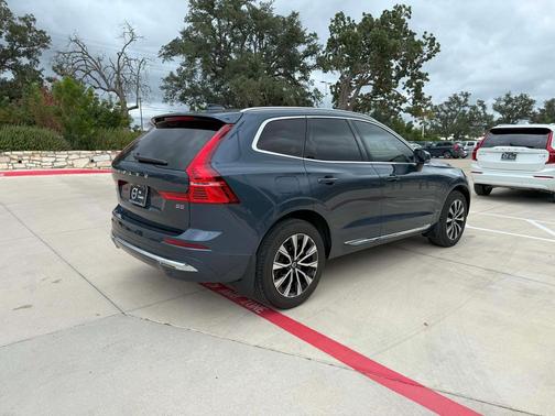 2023 Volvo XC60 B5 Plus Bright Theme