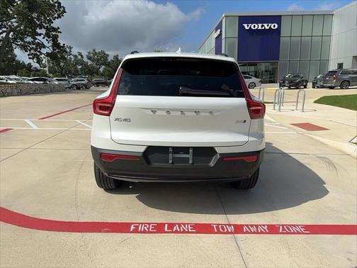 2026 Volvo XC40 B5 Plus