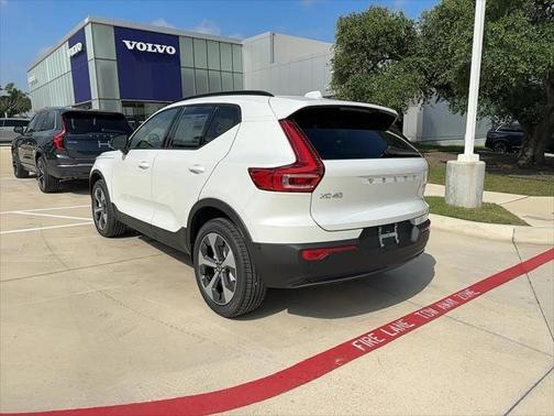 2026 Volvo XC40 B5 Plus