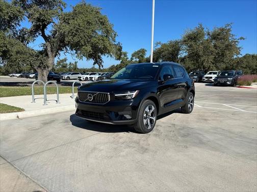 2025 Volvo XC40 Core Bright Theme