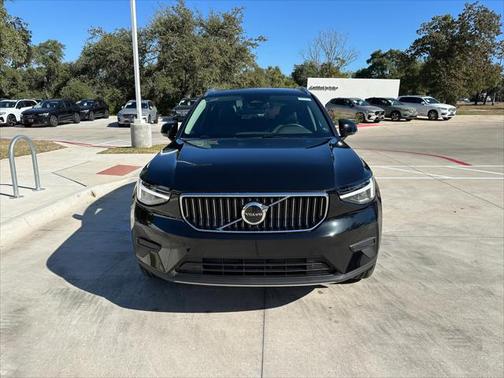 2025 Volvo XC40 Core Bright Theme