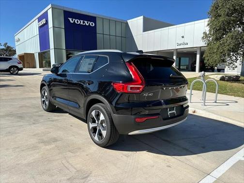 2025 Volvo XC40 Core Bright Theme