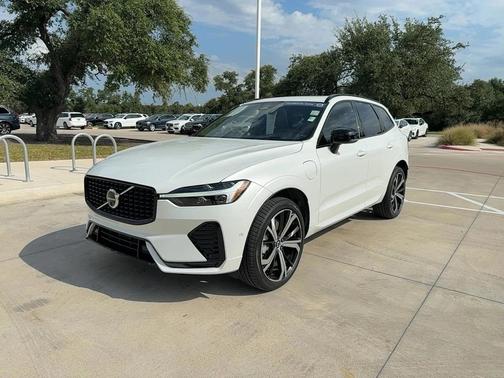 2023 Volvo XC60 Recharge Plug-In Hybrid T8 Ultimate Dark Theme