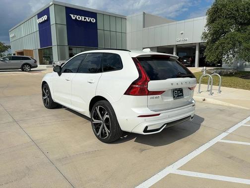 2023 Volvo XC60 Recharge Plug-In Hybrid T8 Ultimate Dark Theme