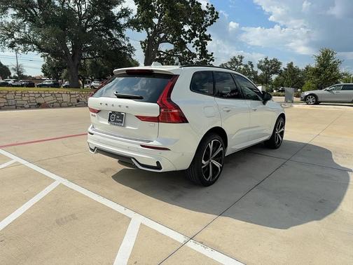 2023 Volvo XC60 Recharge Plug-In Hybrid T8 Ultimate Dark Theme
