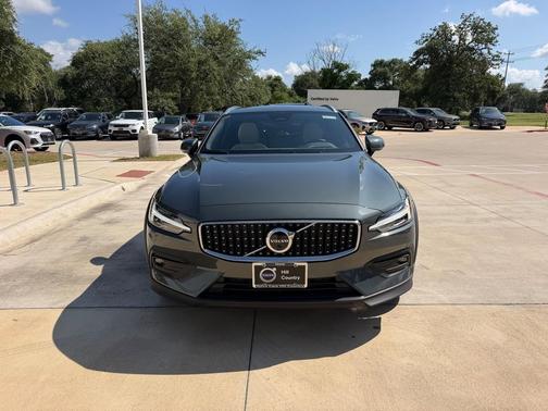 Forest Lake 2026 Volvo V60 Cross Country Ultra, B5 AWD Gas (mild hybrid)